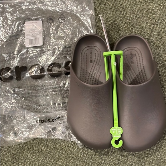 CROCS Shoes - Crocs Espresso Brown Dylan Clogs (sz 7)